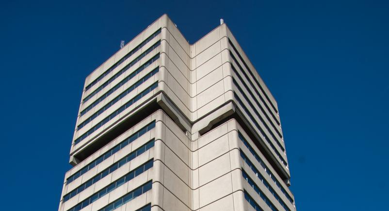 Optimisation de l'éclairage de façade pour un bâtiment de bureaux.
